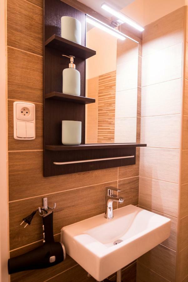 Nice Home To Stay At Prague Close To Castle With Terrace And Garden Exterior foto