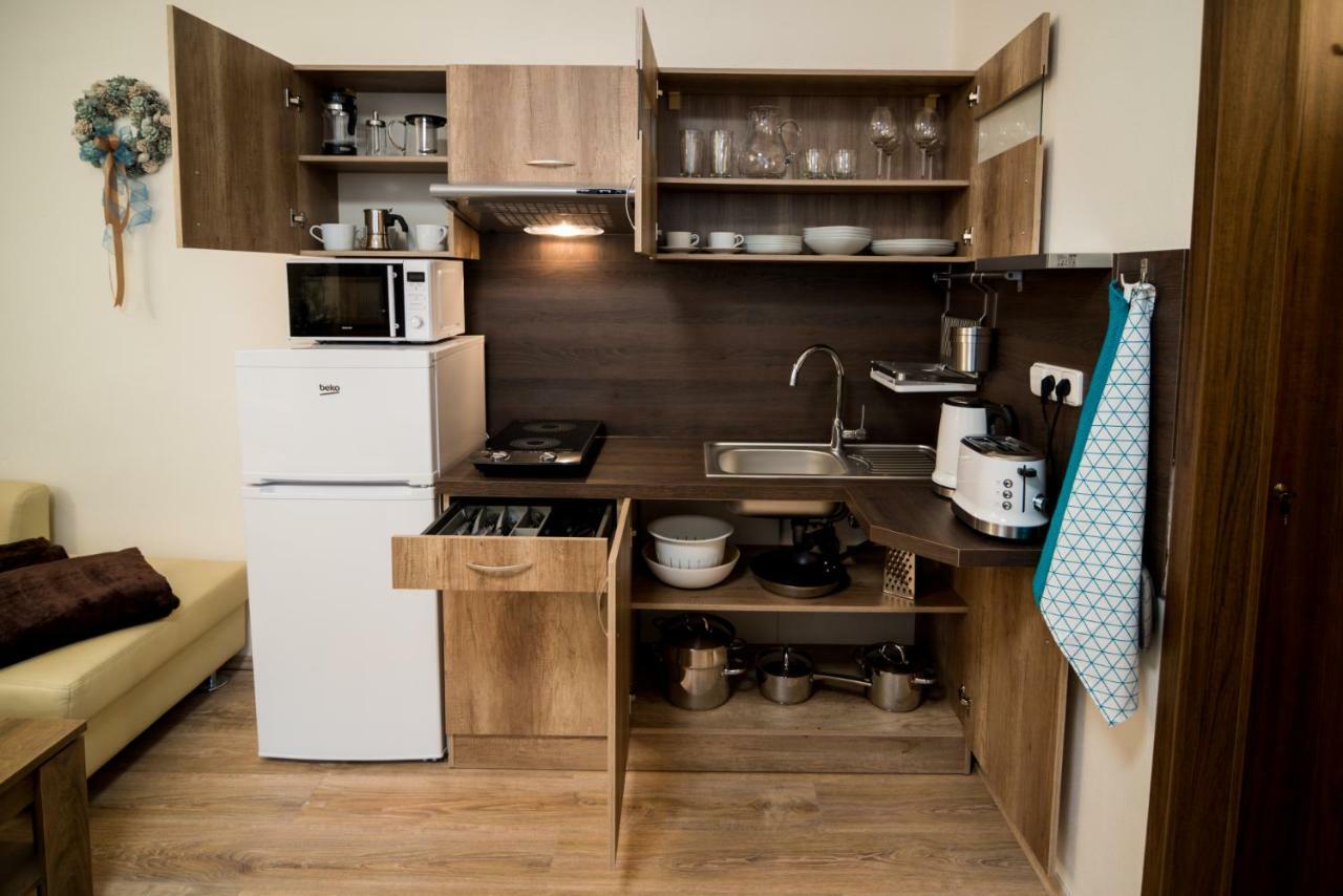 Nice Home To Stay At Prague Close To Castle With Terrace And Garden Exterior foto