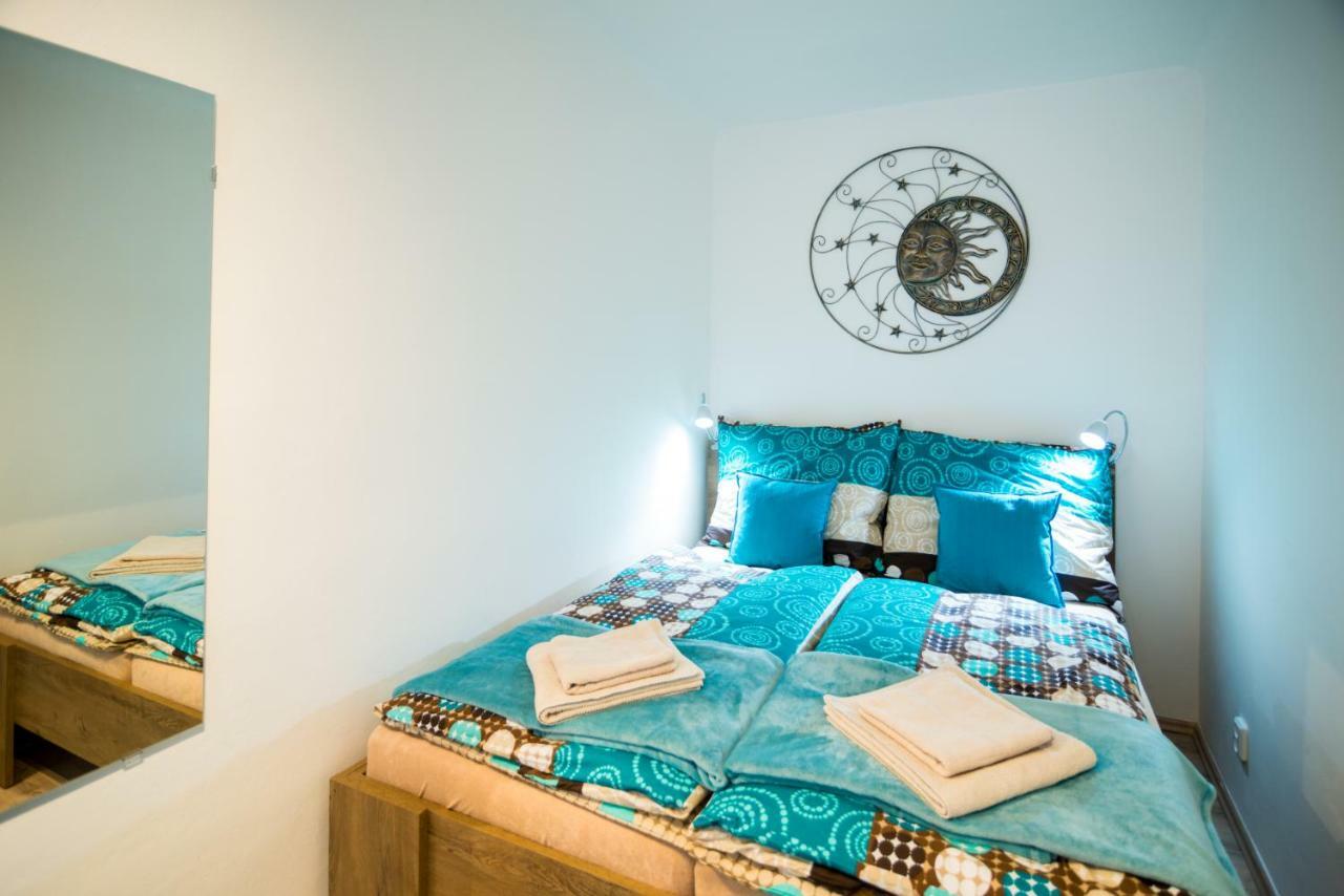 Nice Home To Stay At Prague Close To Castle With Terrace And Garden Exterior foto